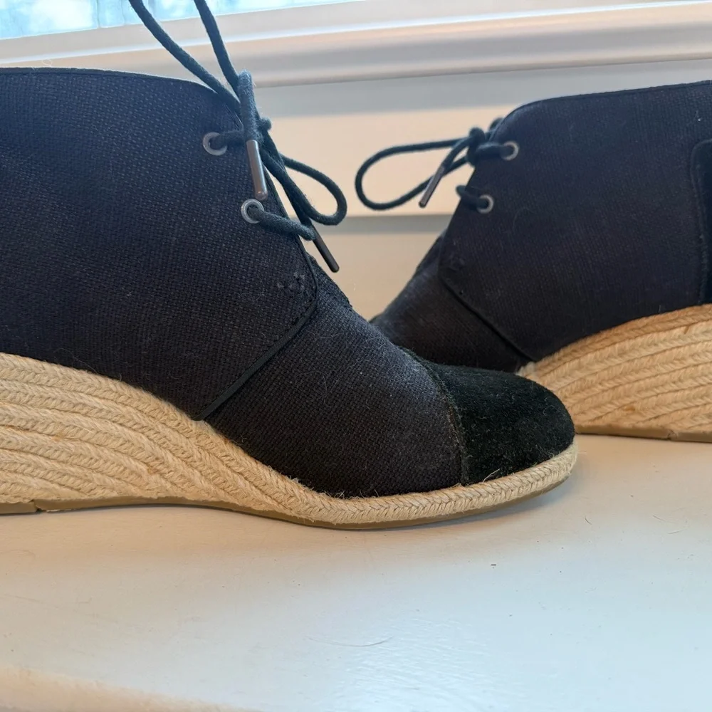 Toms chic black